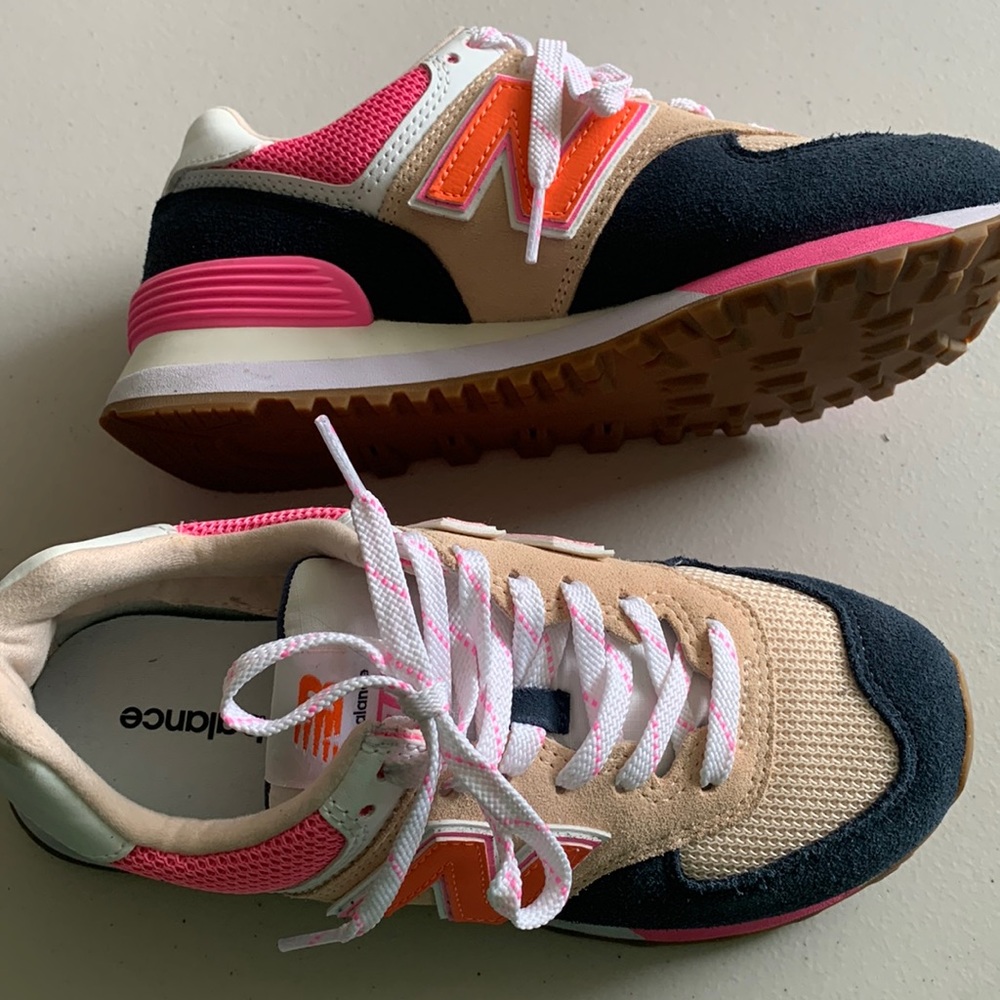 Womens New Balance 574 lifestyle sneaker. Size 7. Fits true to size.